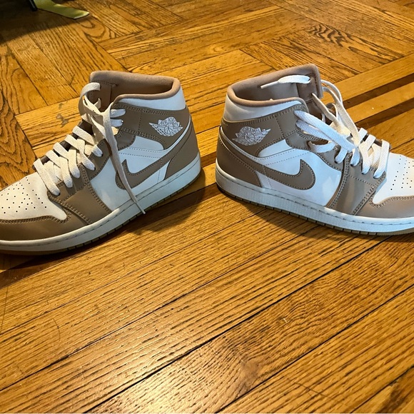 Jordan 1 Mid Tan Gum - Picture 5 of 6